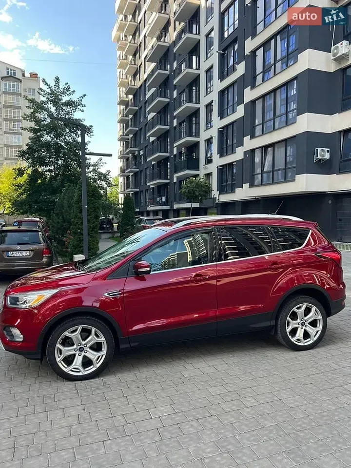 Ford Escape 2019 photo 2