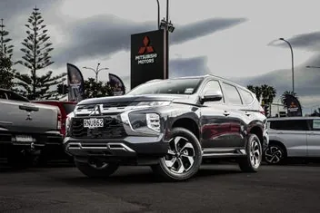 Mitsubishi Pajero Sport 2026 photo 2