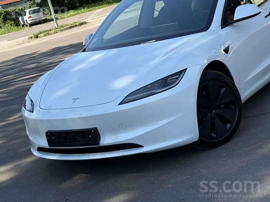 Tesla Model 3 2024 photo 2
