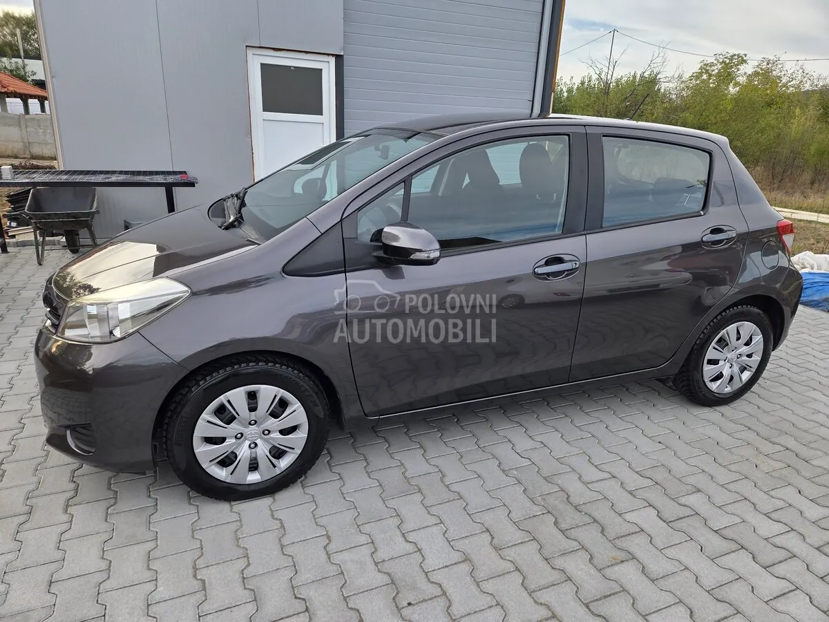 Toyota Yaris 2012 photo 3