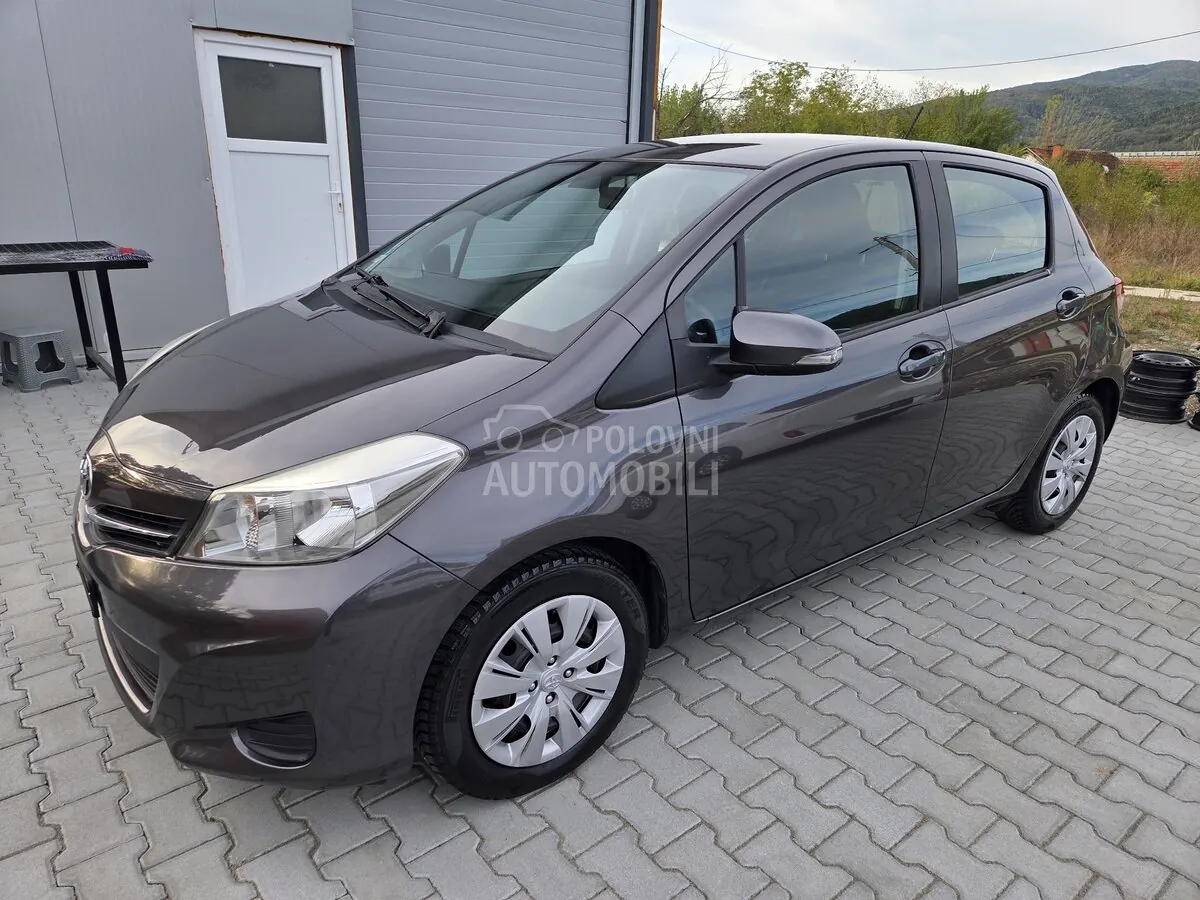 Toyota Yaris 2012 photo 2