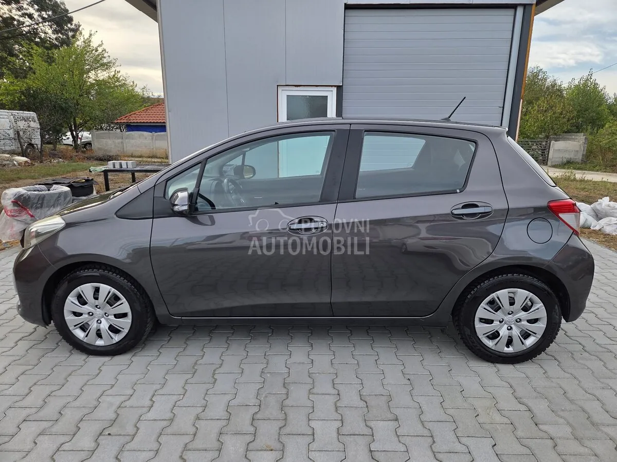 Toyota Yaris 2012 photo 4