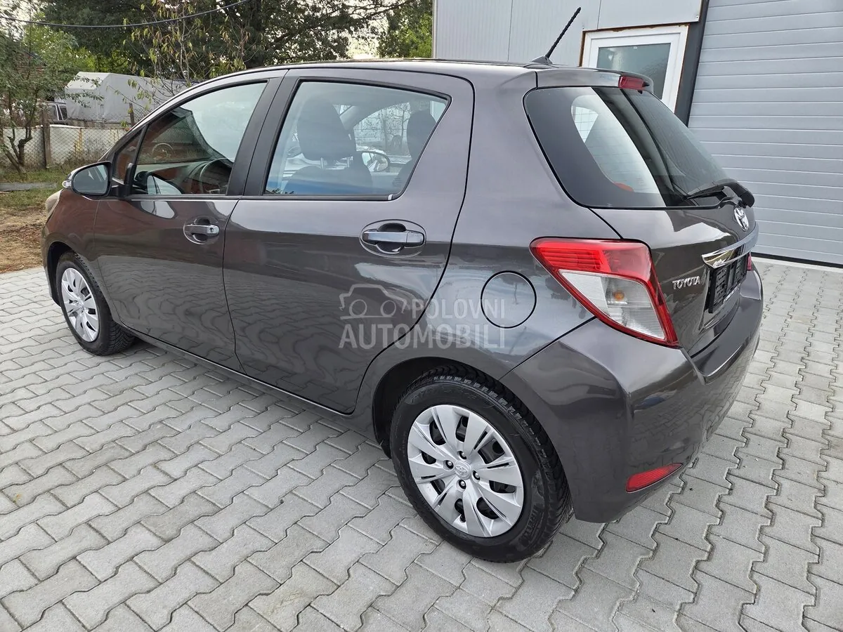 Toyota Yaris 2012 photo 5