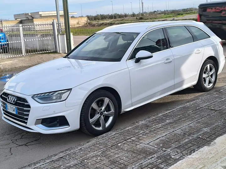 Audi A4 Avant 2022 photo 2