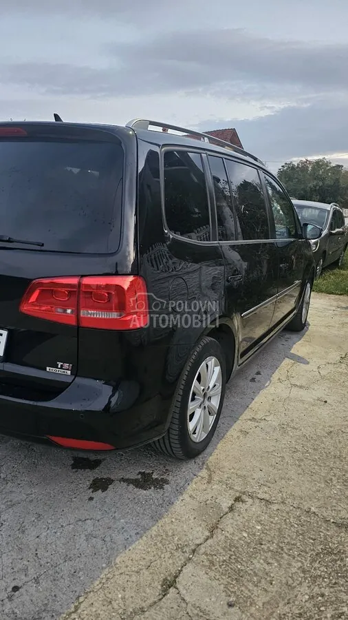 Volkswagen Touran 2011 photo 3