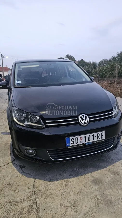 Volkswagen Touran 2011 photo 2
