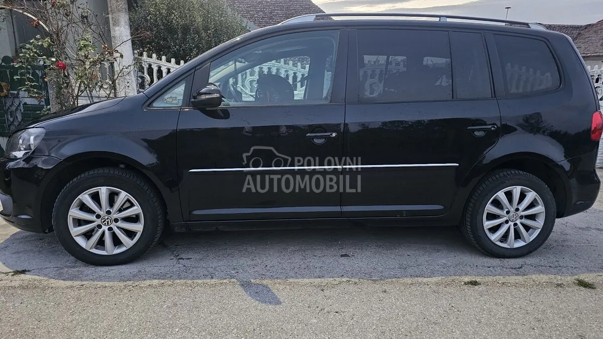 Volkswagen Touran 2011 photo 5
