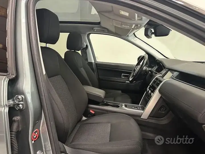 Land Rover Discovery Sport 2017 photo 3