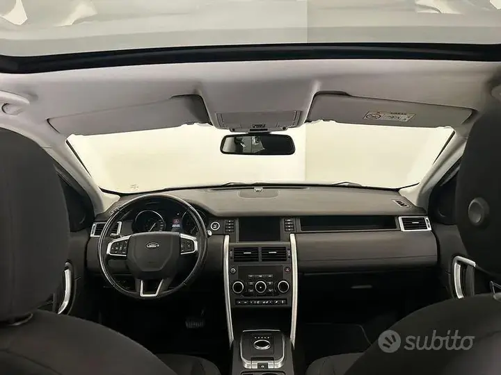Land Rover Discovery Sport 2017 photo 4