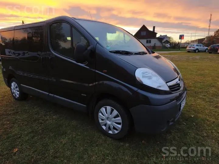 Opel Vivaro 2012 photo 2