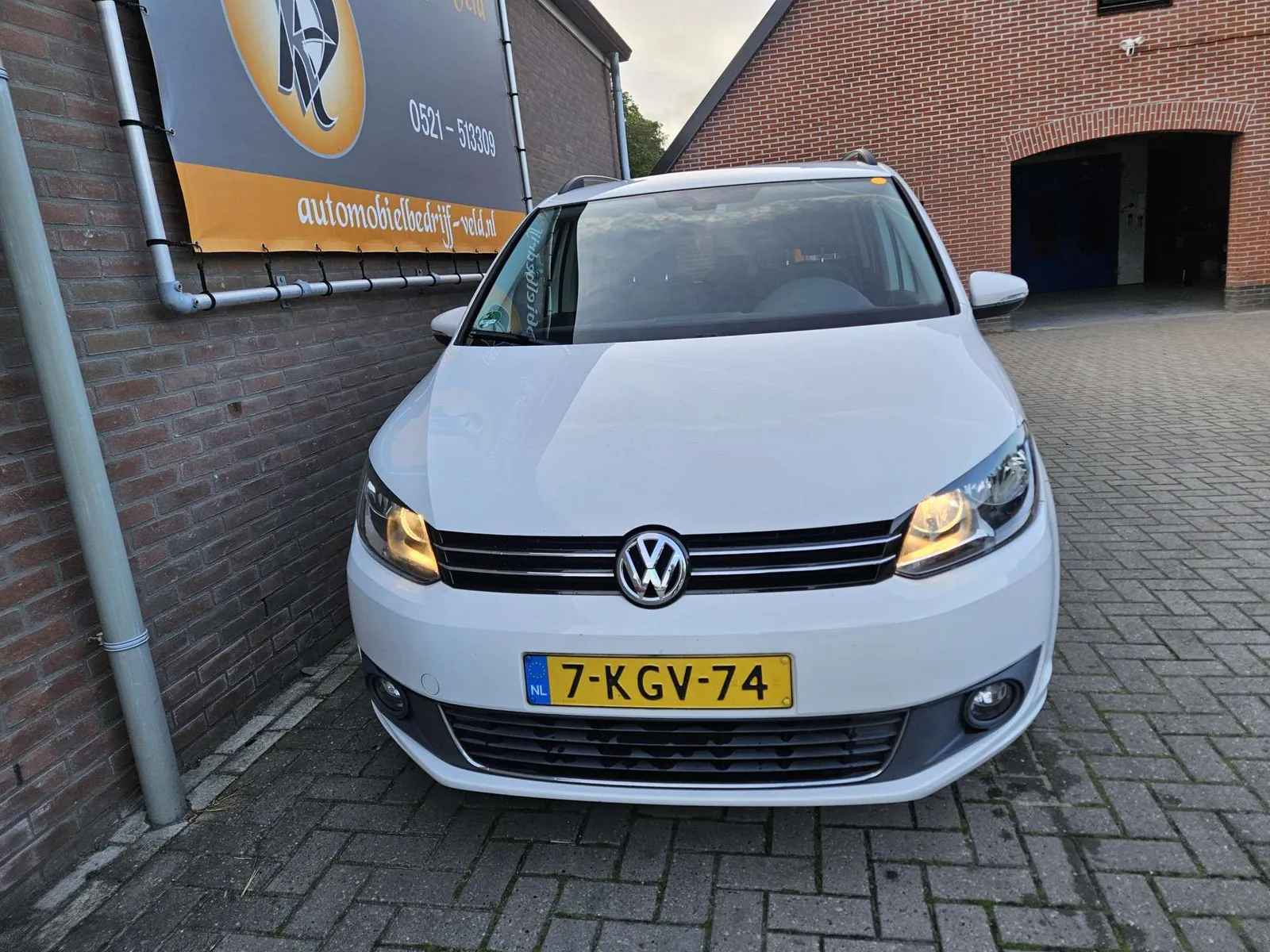 Volkswagen Touran 2013 photo 2