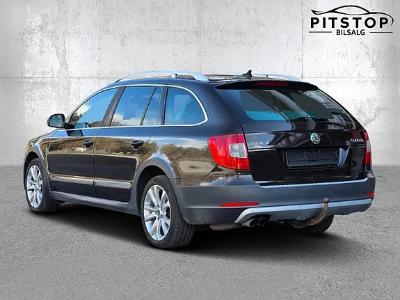 Skoda Superb 2013 photo 4