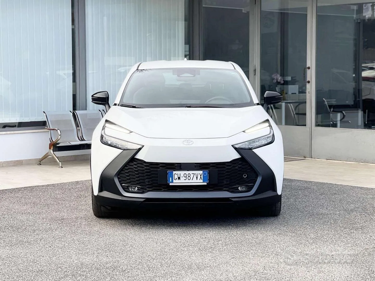 Toyota C-Hr 2024 photo 2