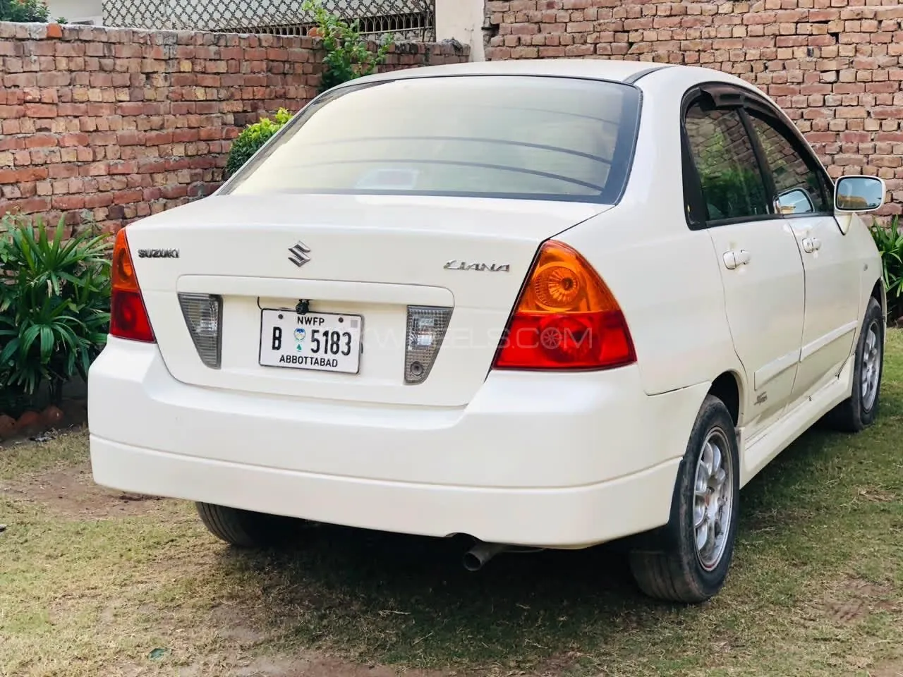 Suzuki Liana