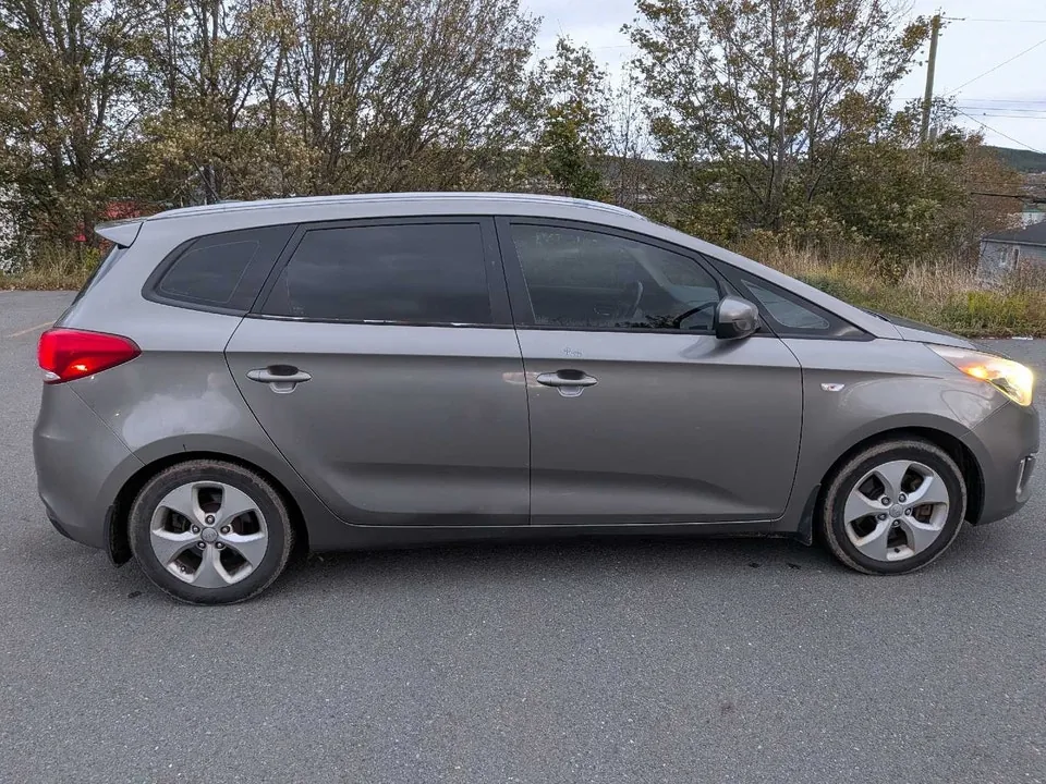 Kia Rondo 2015 photo 3