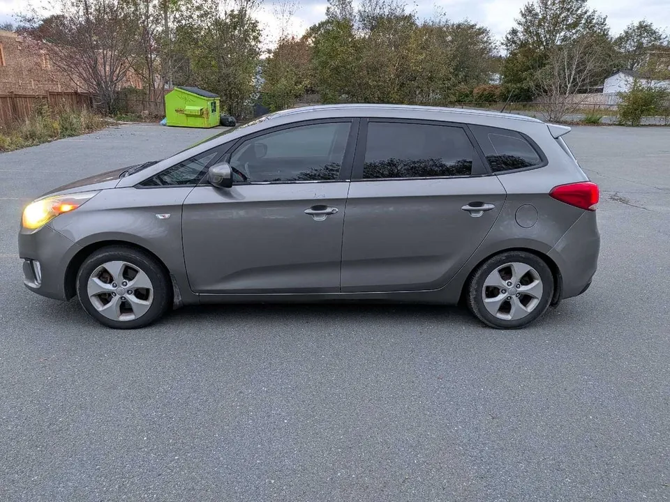 Kia Rondo 2015 photo 2