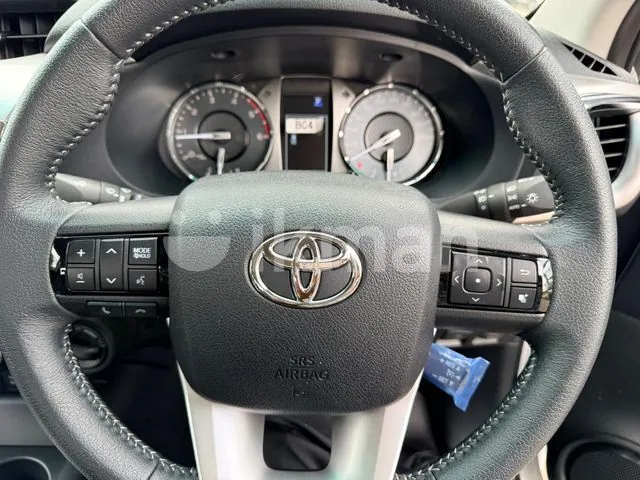 Toyota Hilux 2025 photo 5