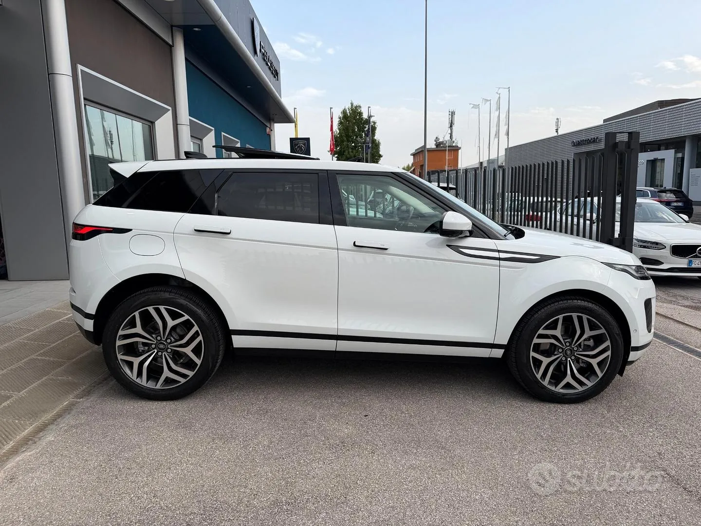 Land Rover Range Rover Evoque 2021 photo 2