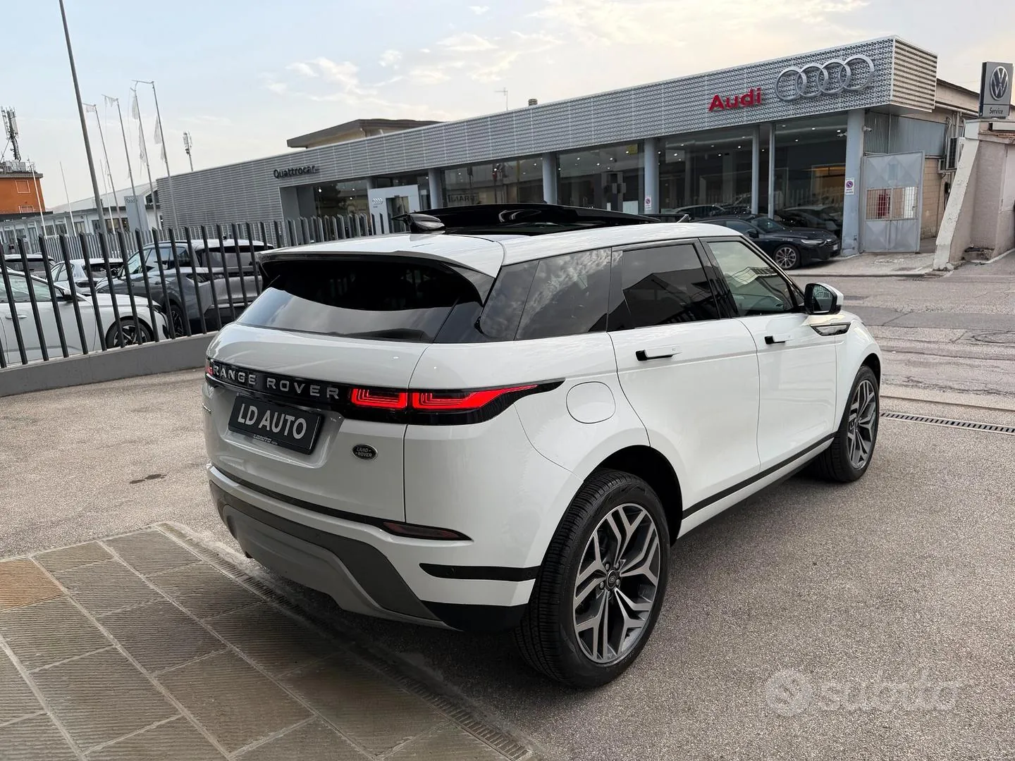 Land Rover Range Rover Evoque 2021 photo 3