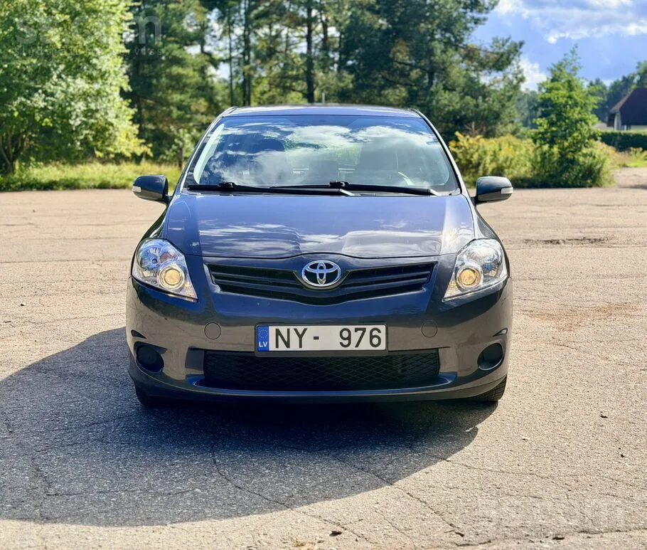 Toyota Auris 2011 photo 5