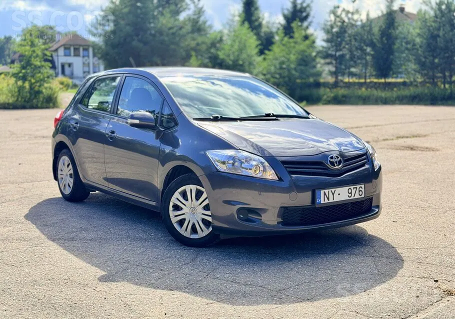 Toyota Auris 2011 photo 3