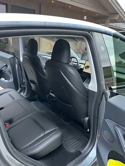 Tesla Model Y 2025 photo 3