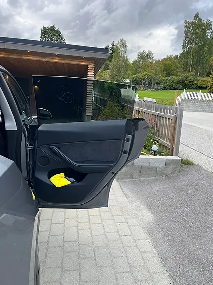 Tesla Model Y 2025 photo 4
