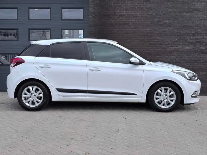 Hyundai I20 2017 photo 3