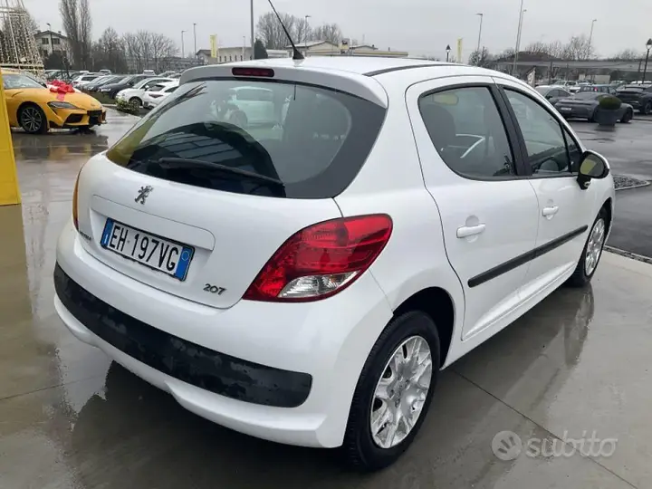 Peugeot 207 2011 photo 5
