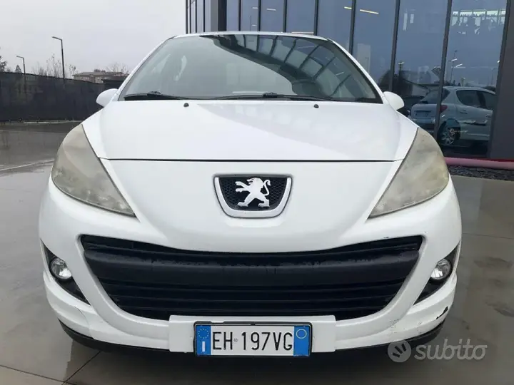Peugeot 207 2011 photo 2