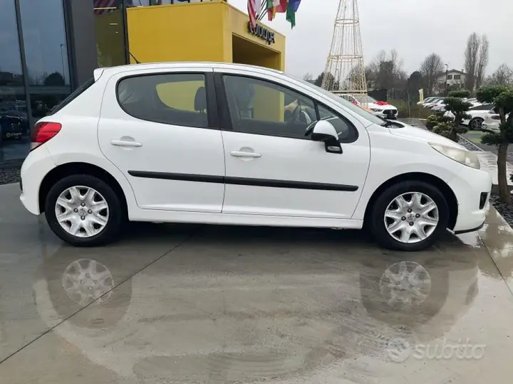Peugeot 207 2011 photo 4