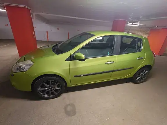 Renault Clio 2010 photo 2