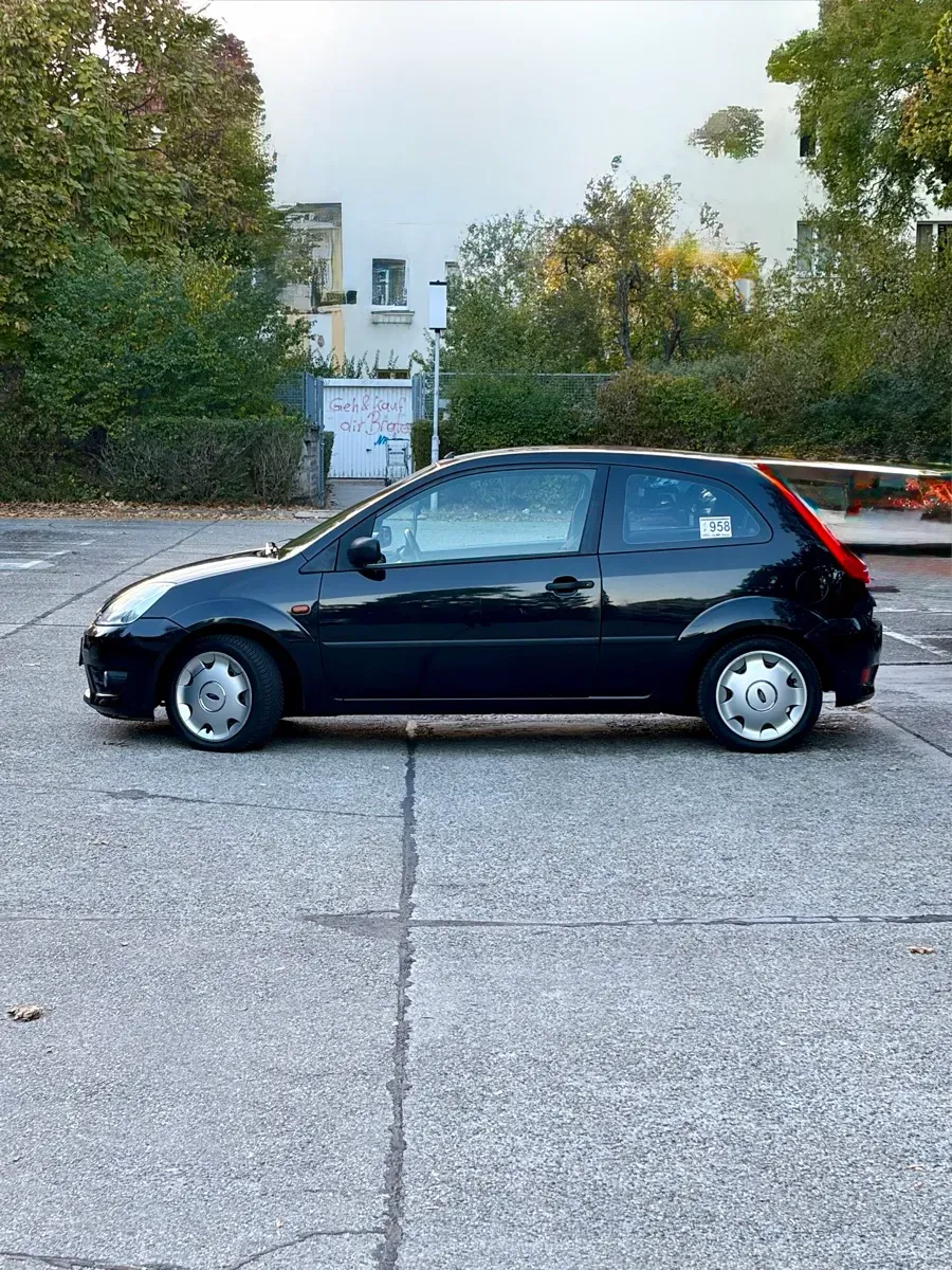 Ford Fiesta 2005 photo 2