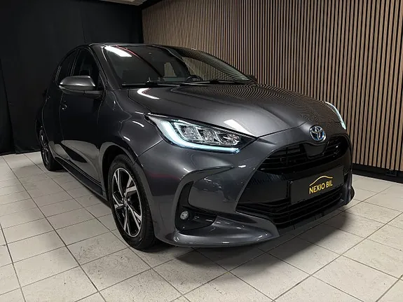 Toyota Yaris 2023 photo 2