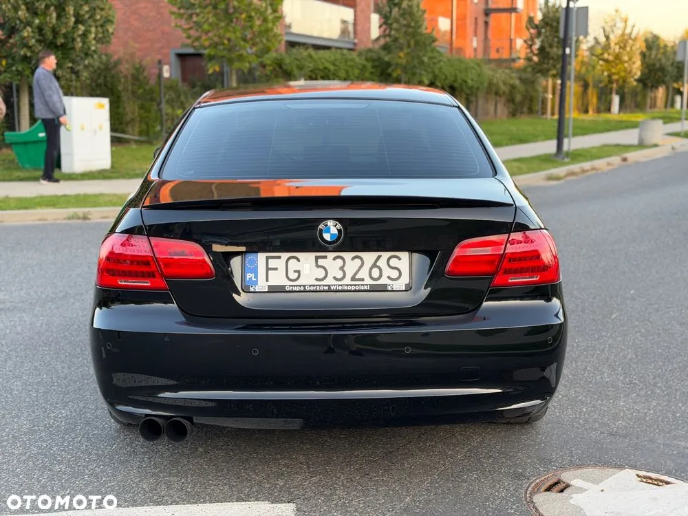 BMW 3 Series 2010 photo 4