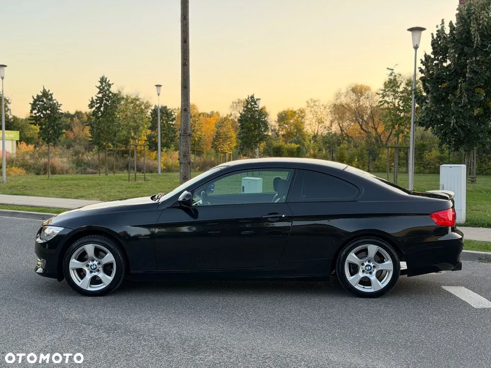BMW 3 Series 2010 photo 2