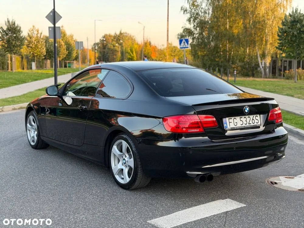 BMW 3 Series 2010 photo 3