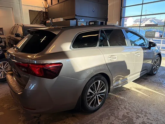 Toyota Avensis 2016 photo 4
