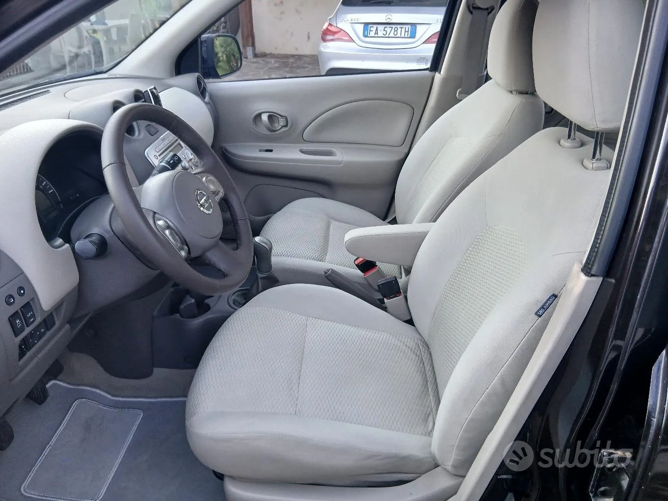 Nissan Micra 2011 photo 4