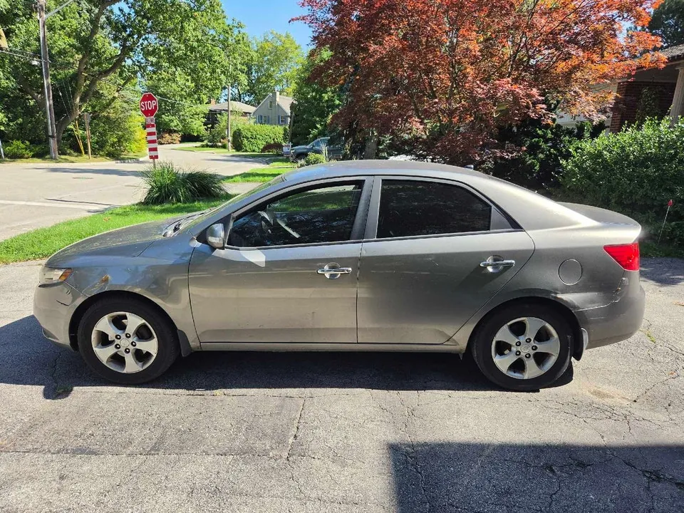 Kia Forte 2010 photo 2