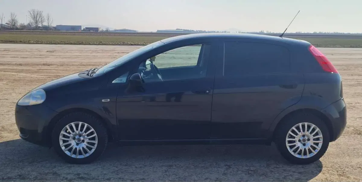Fiat Punto 2009 photo 3