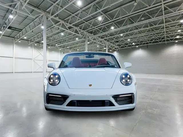 Porsche 911 2023 photo 2