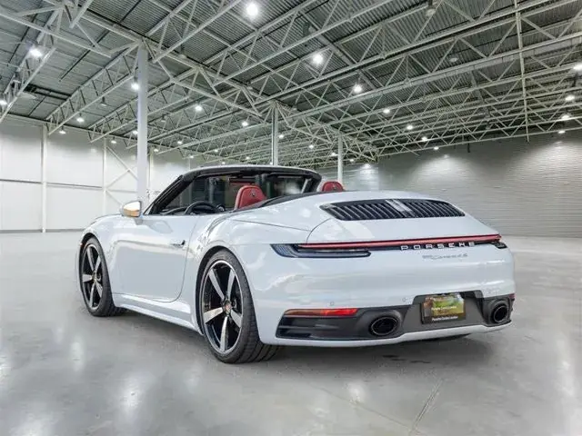 Porsche 911 2023 photo 4