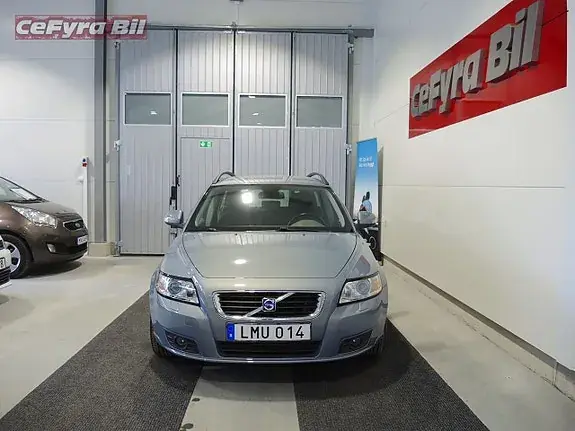 Volvo V50 2010 photo 2