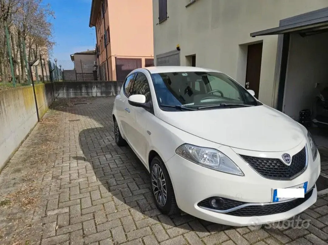 Lancia Ypsilon 2018 photo 2