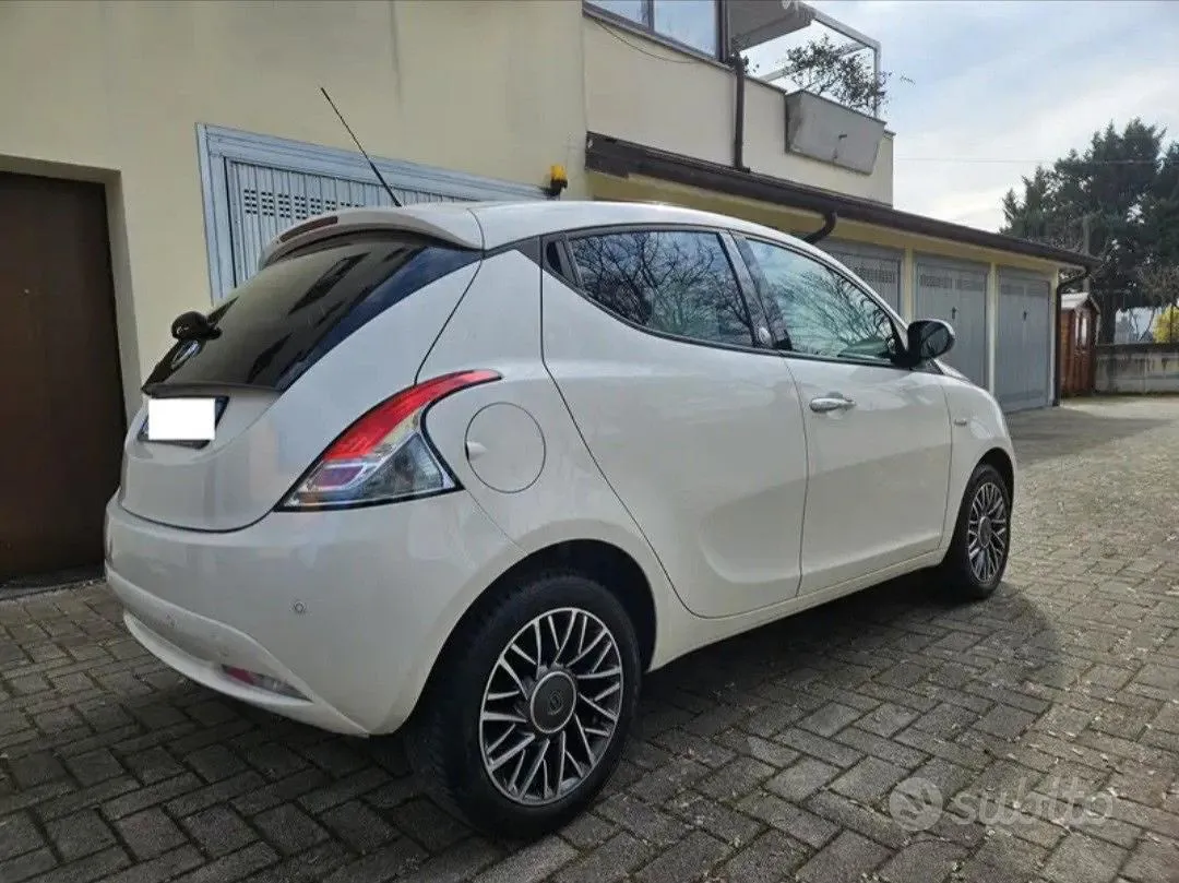 Lancia Ypsilon 2018 photo 3