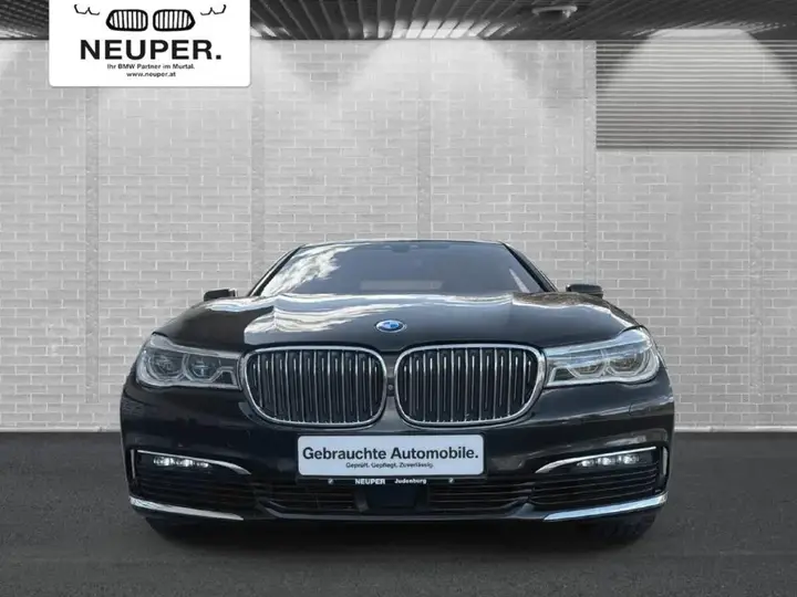 BMW 7 Series 2018 photo 2