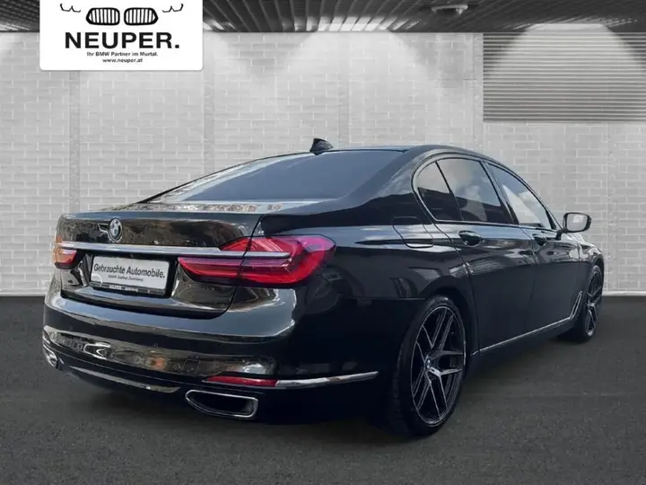 BMW 7 Series 2018 photo 3