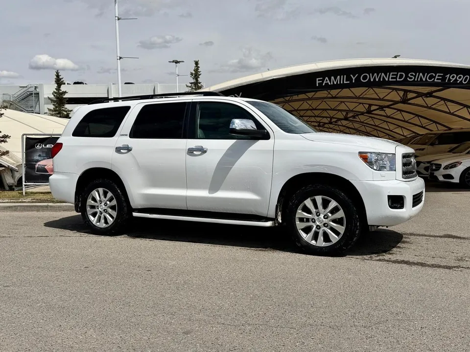 Toyota Sequoia 2011 photo 2
