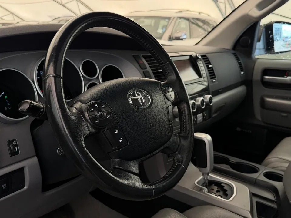 Toyota Sequoia 2011 photo 5